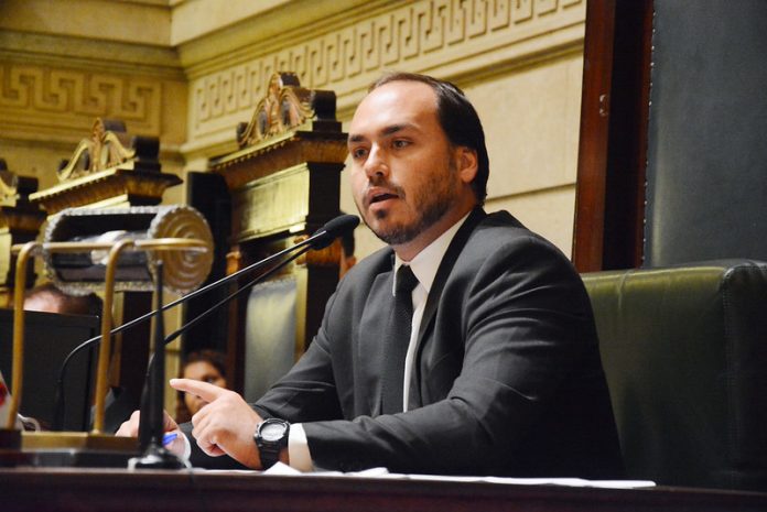 1761654403_Carlos-Bolsonaro-02.jpg