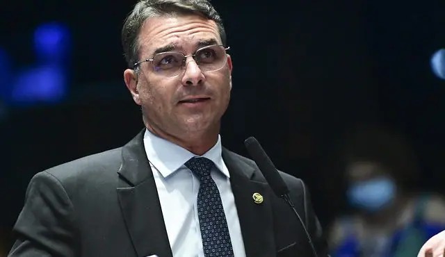 Flavio-Bolsonaro-1-640x370-1.jpg